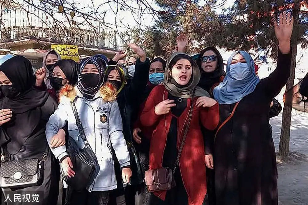 塔利班禁止女性上大学引发激烈争议,沙特、卡塔尔、巴基斯坦等国纷纷表态