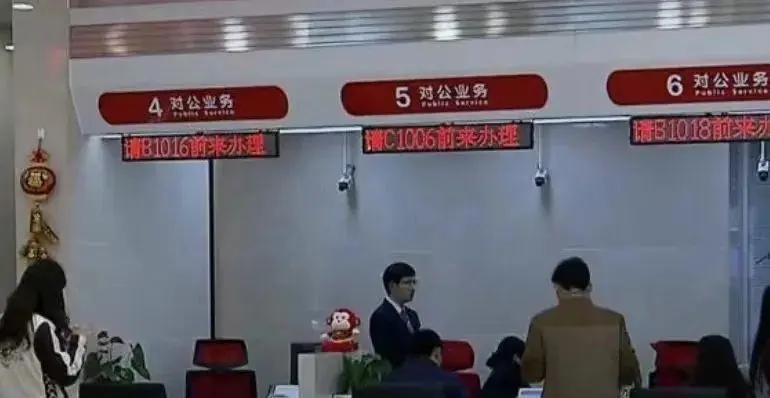 存5万需要收入证明吗?女人吐槽银行“像个犯人”,六家银行的标准不一样